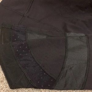 Size 8 Black LuluLemon Athletica Crops